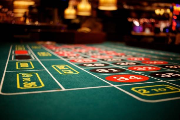 hebat 777 mobile app interface showing live-dealer tables and sportsbook markets